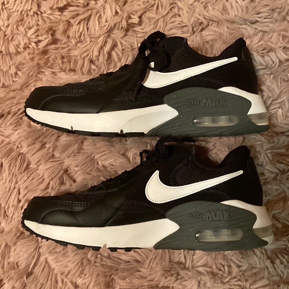 Nike Air Max Worn once Size 8.5 Womens